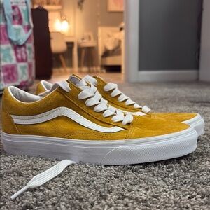 BRAND NEW! Vans Mustard Suede Low-Tops